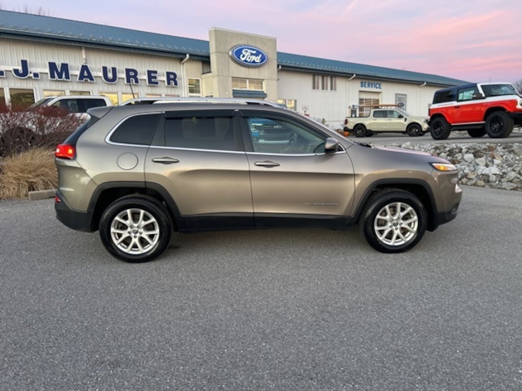 Used 2017 Jeep Cherokee Latitude SUV