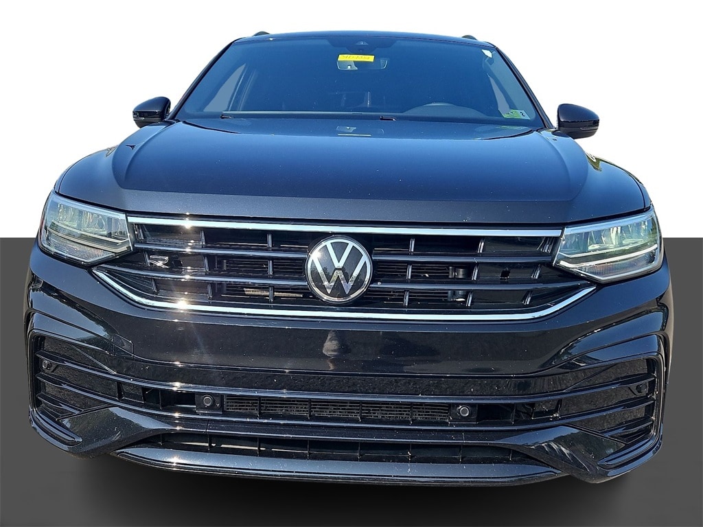 Used 2022 Volkswagen Tiguan SE R-LINE BLACK with VIN 3VV8B7AX3NM172823 for sale in Clarksburg, WV