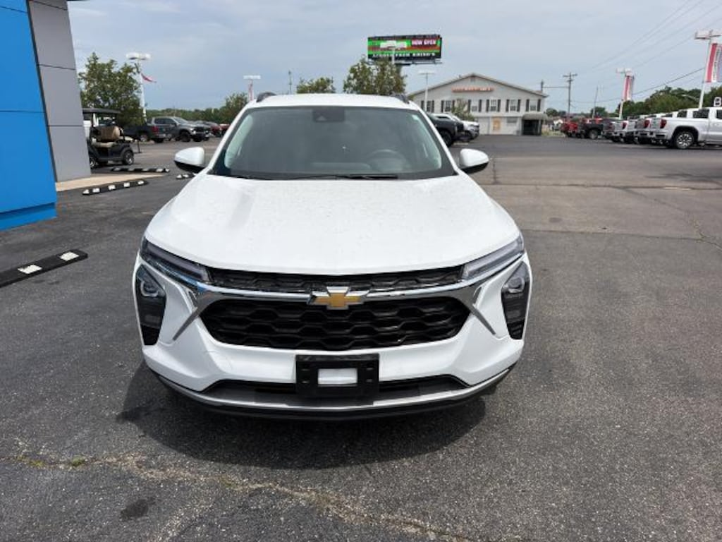 Used 2025 Chevrolet Trax LT SUV