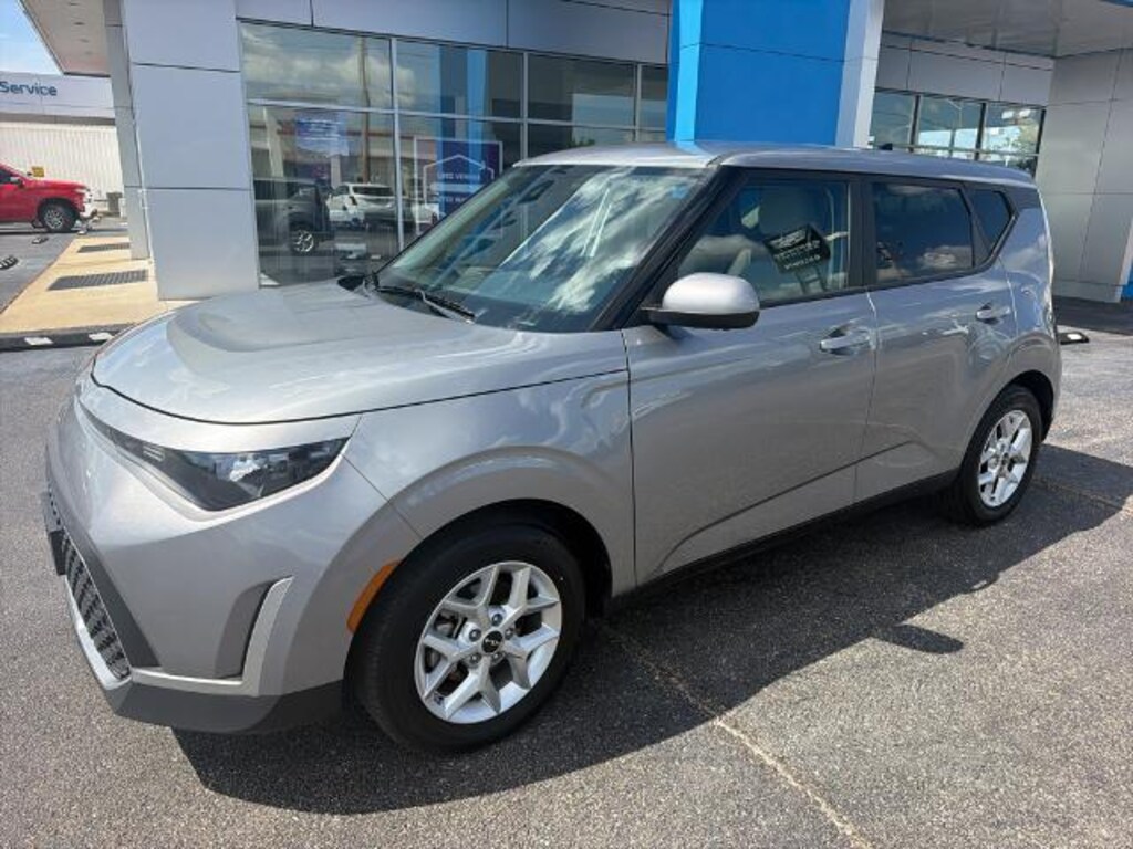 Used 2025 Kia Soul LX Hatchback