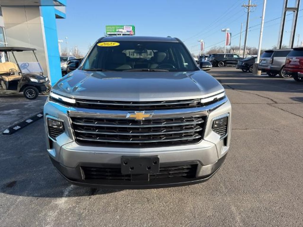 Used 2025 Chevrolet Traverse LT SUV