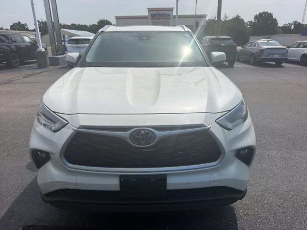 Used 2021 Toyota Highlander XLE SUV