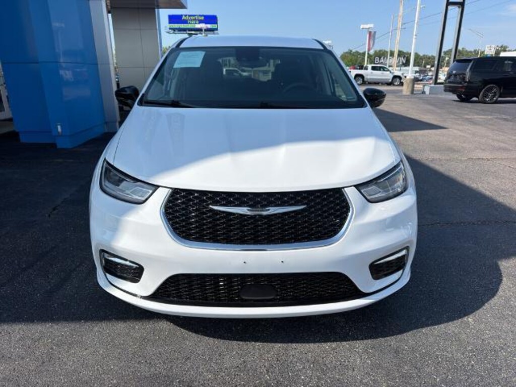 Used 2024 Chrysler Pacifica Touring L Van Passenger Van