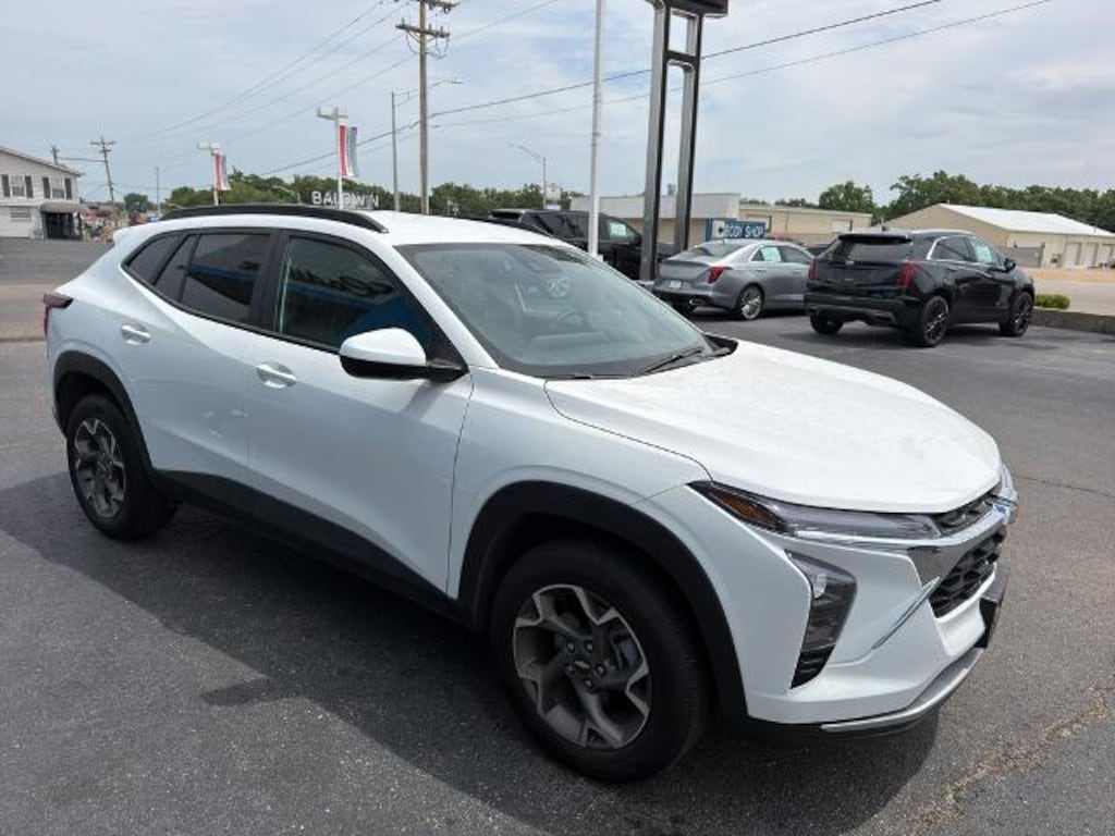Used 2025 Chevrolet Trax LT SUV
