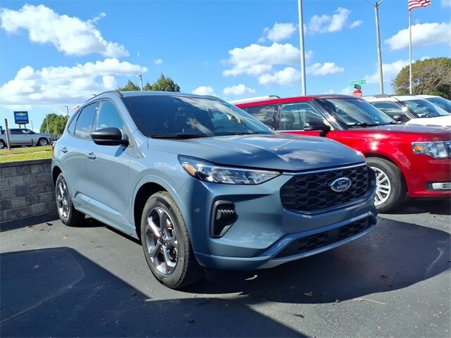2023 Ford Escape ST-Line photo 3