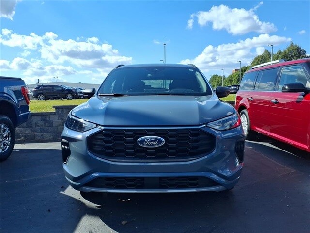 2023 Ford Escape ST-Line photo 2