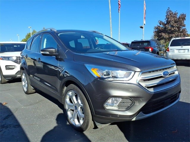 2019 Ford Escape Titanium photo 2