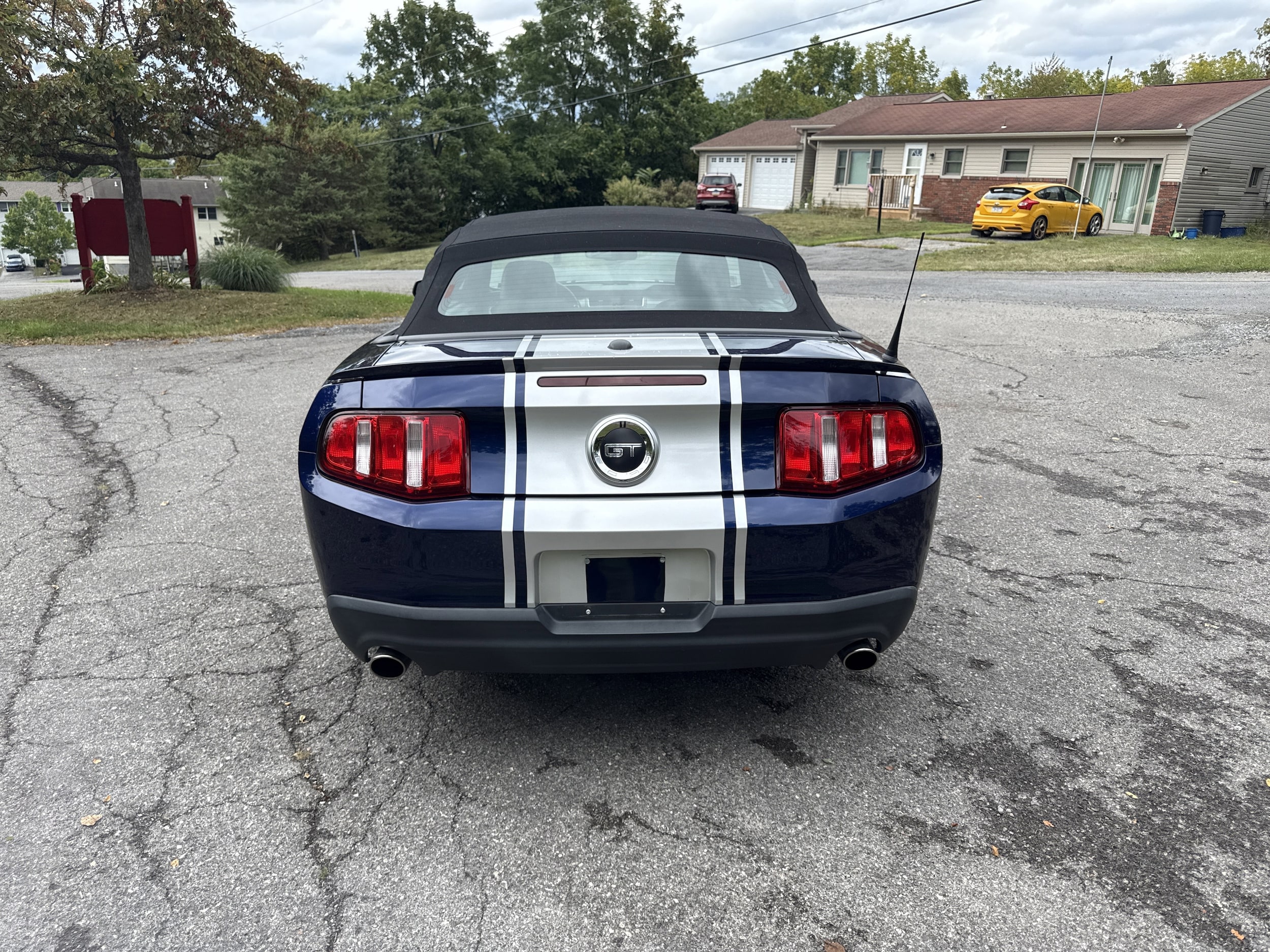 2010 Ford Mustang GT Convertible photo 3