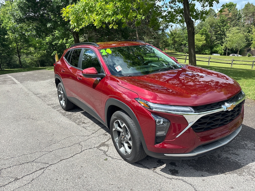 Used 2024 Chevrolet Trax LT SUV