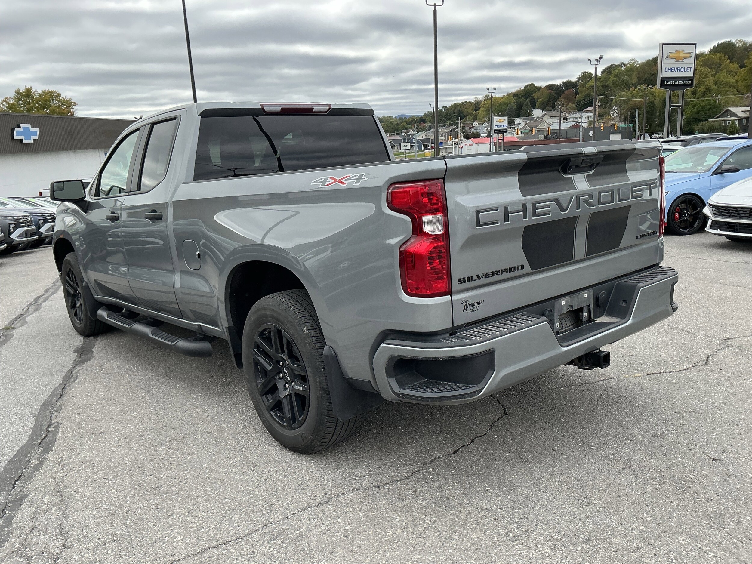 2023 Chevrolet Silverado 1500 Custom Rally Edition photo 3