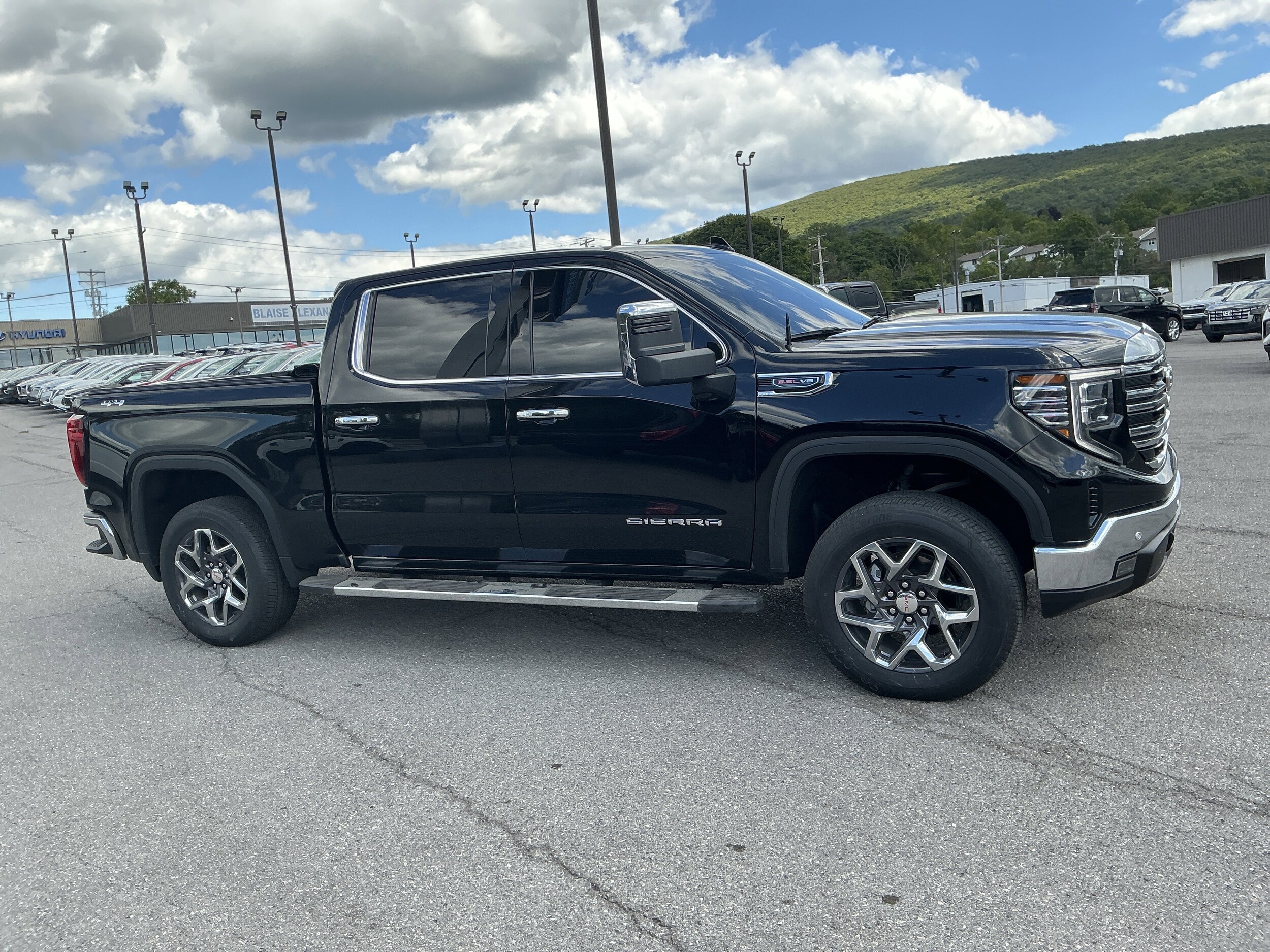 2024 Gmc Sierra 1500 SLT photo 2