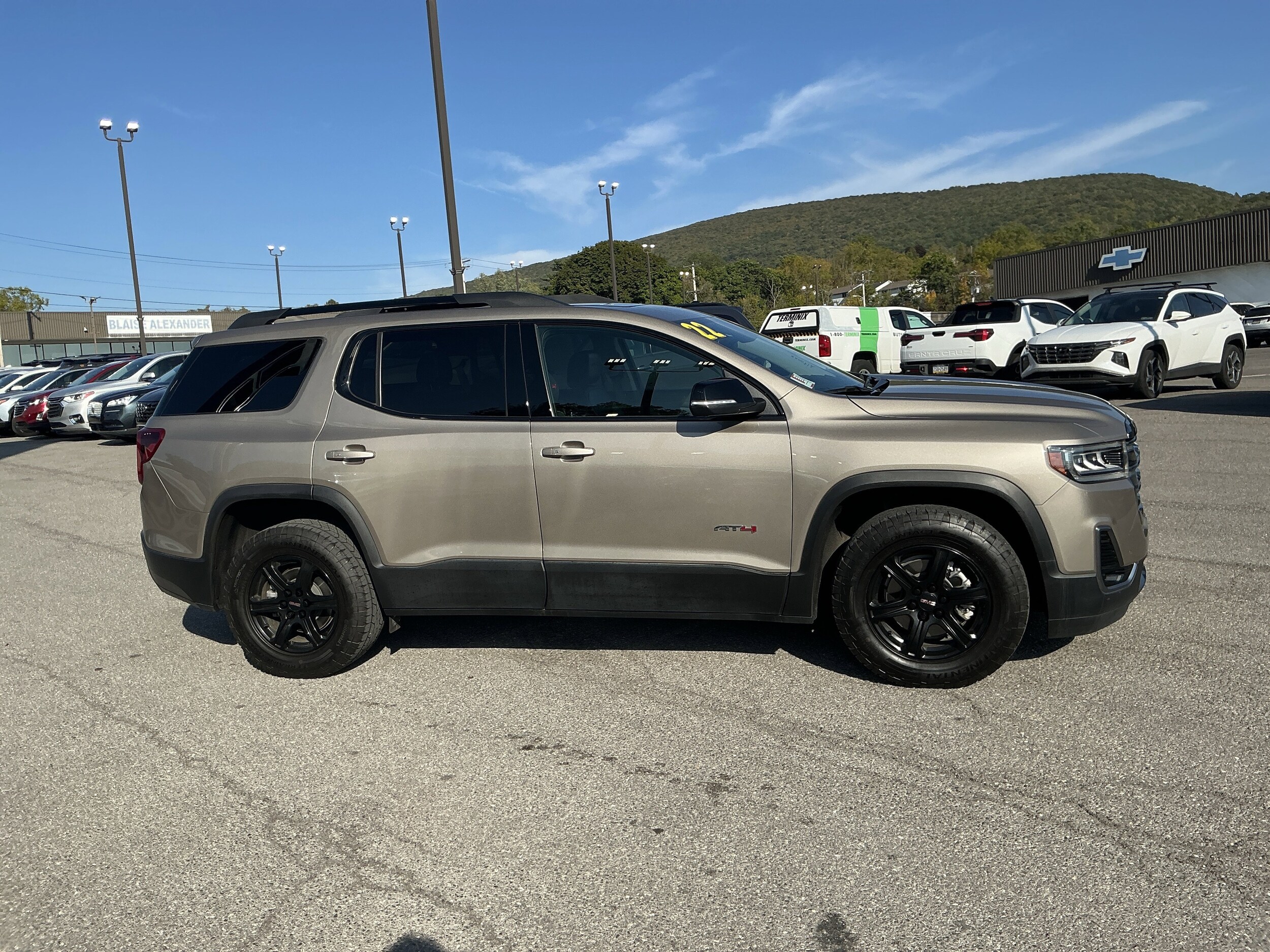 2022 Gmc Acadia AT4 photo 2