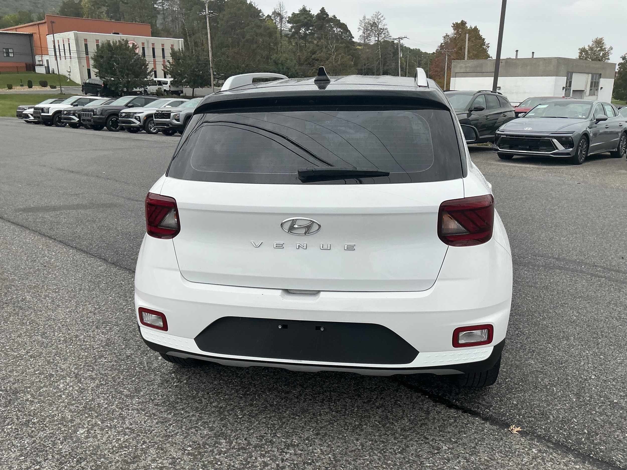 2022 Hyundai Venue SEL Limited photo 3