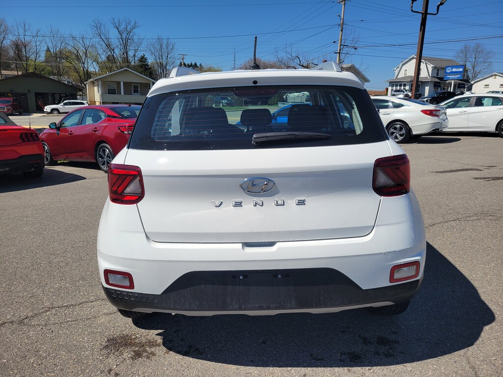 Used 2024 Hyundai Venue SEL SUV