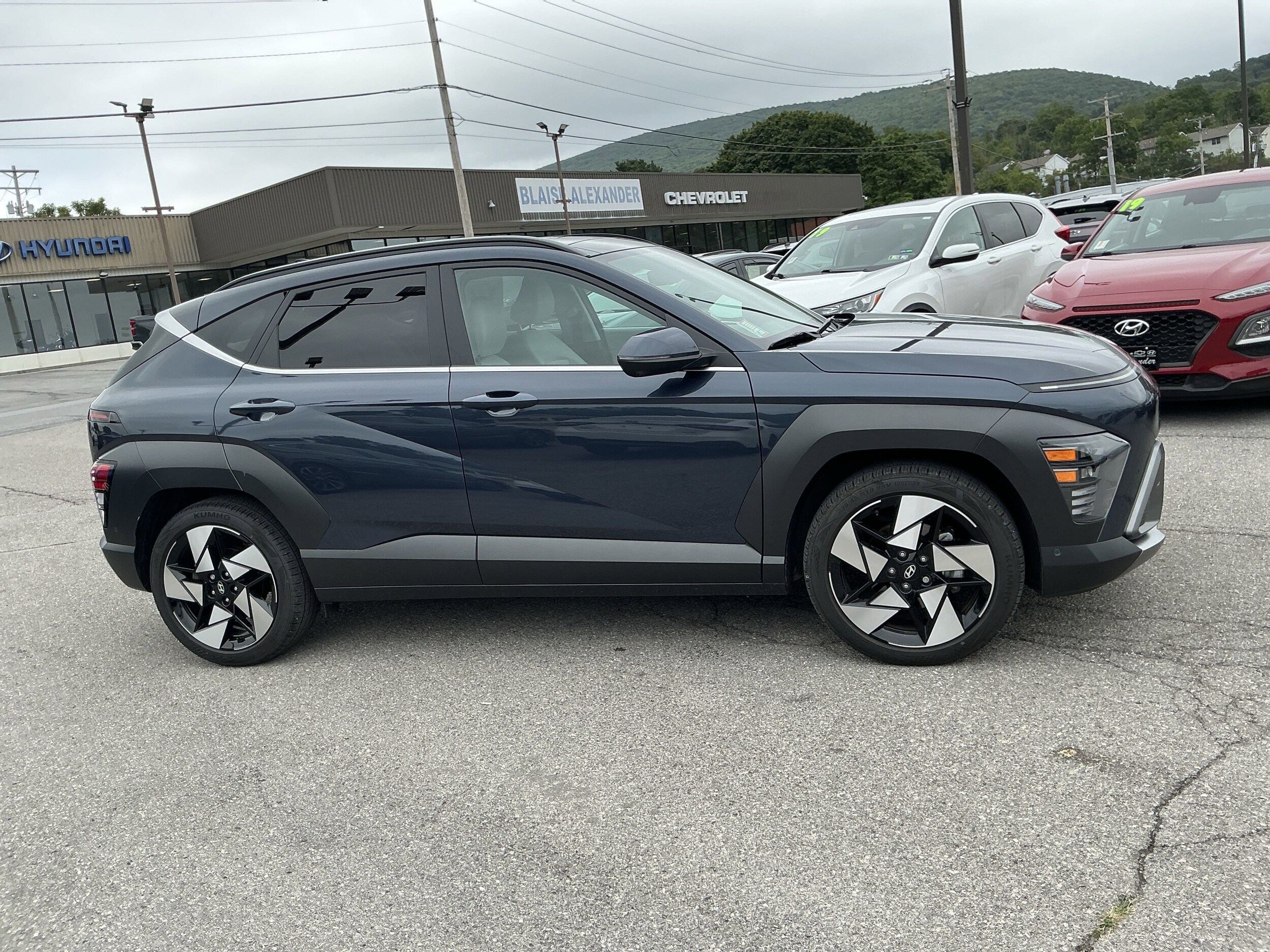 2024 Hyundai Kona Limited photo 2