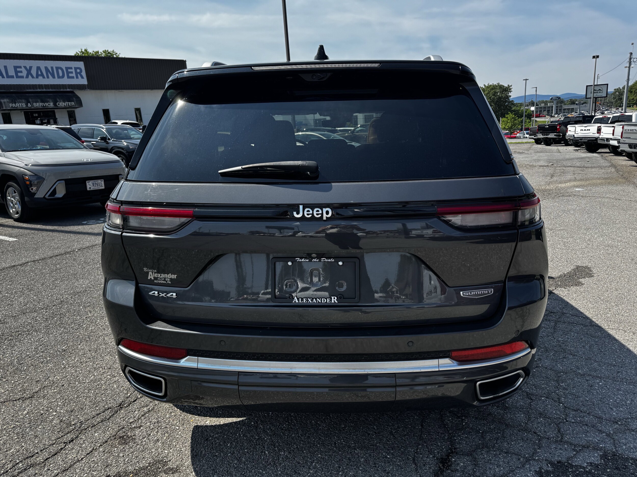 2022 Jeep Grand Cherokee Summit Reserve photo 3