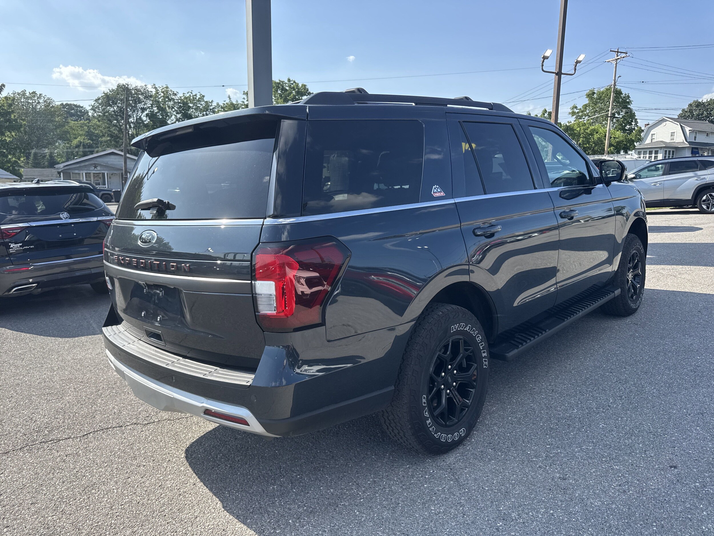 2023 Ford Expedition Timberline photo 3