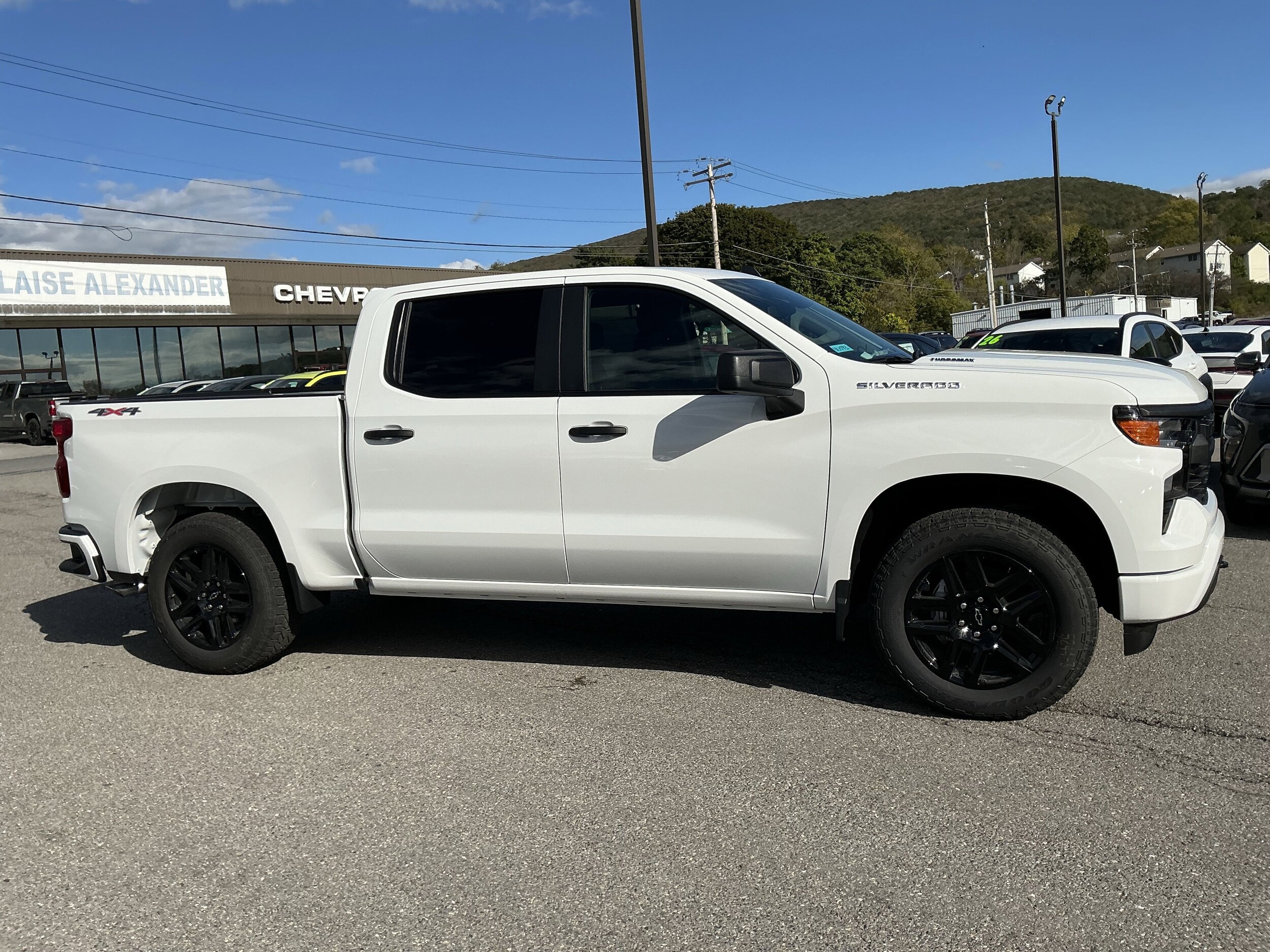 2026 Chevrolet Silverado 1500 Custom photo 2
