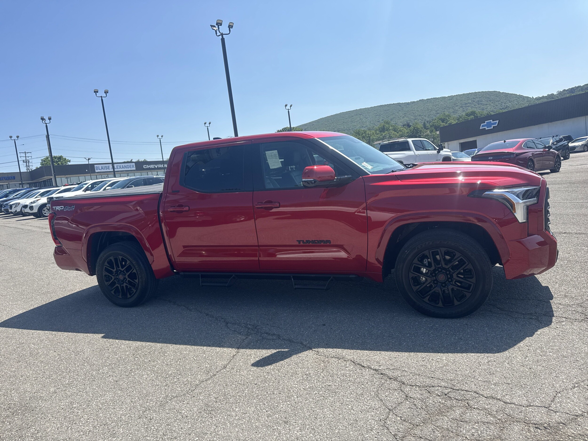 2023 Toyota Tundra SR5 CrewMax photo 2