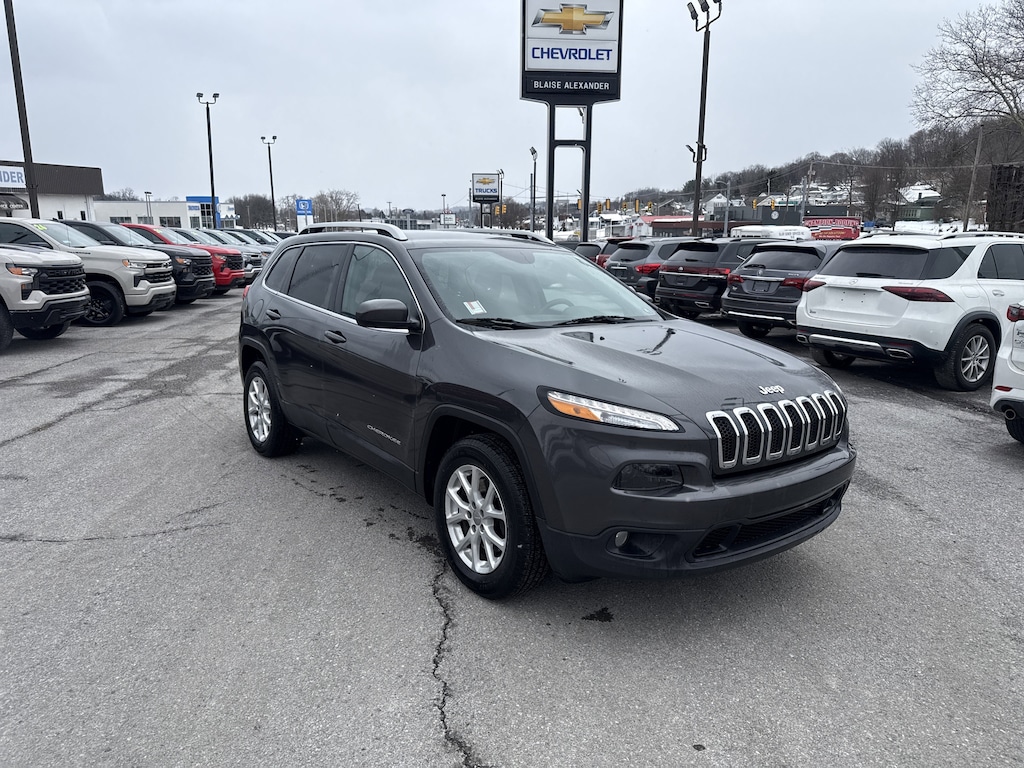 Used 2017 Jeep Cherokee Latitude SUV