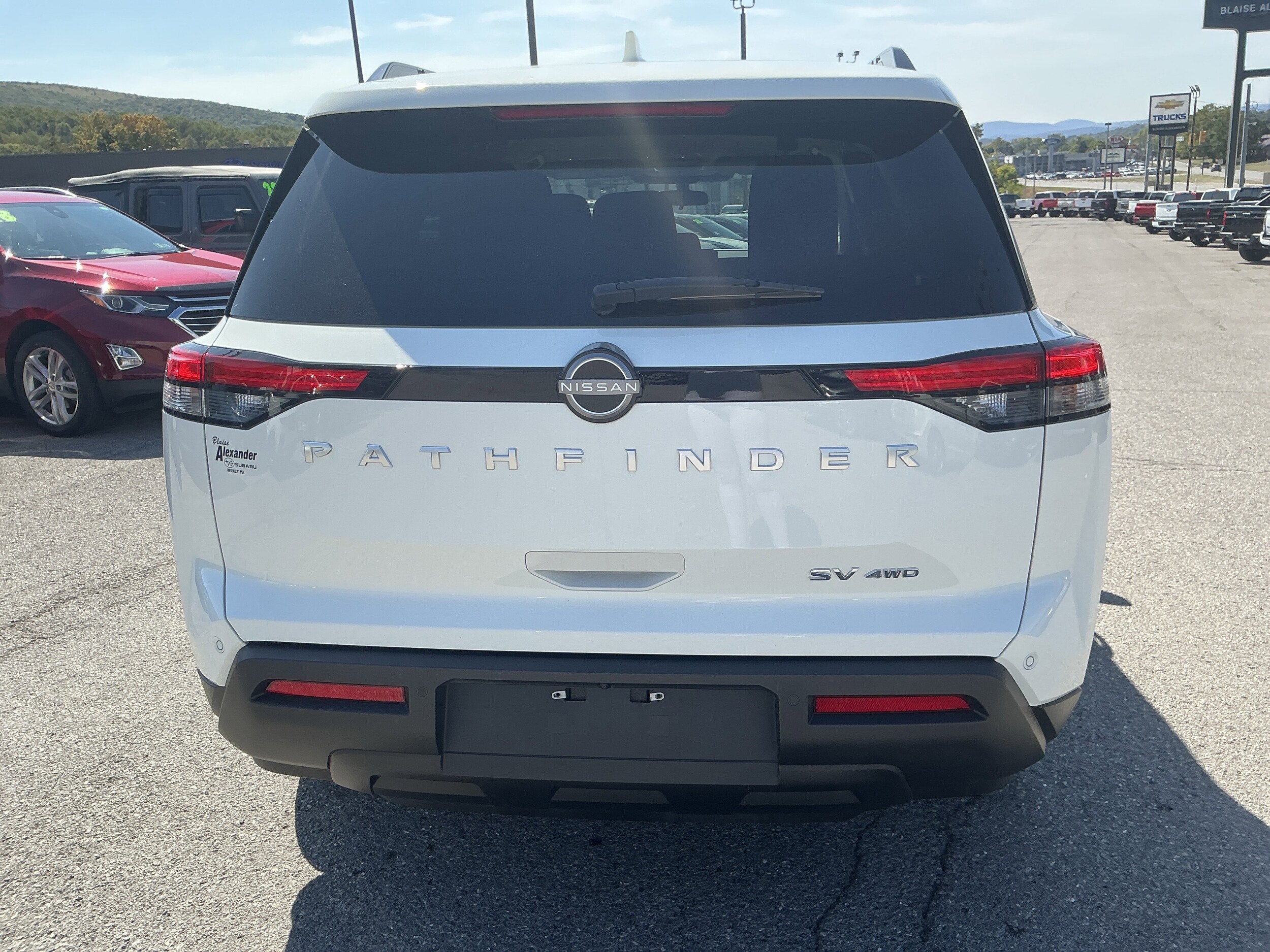 2024 Nissan Pathfinder SV photo 3