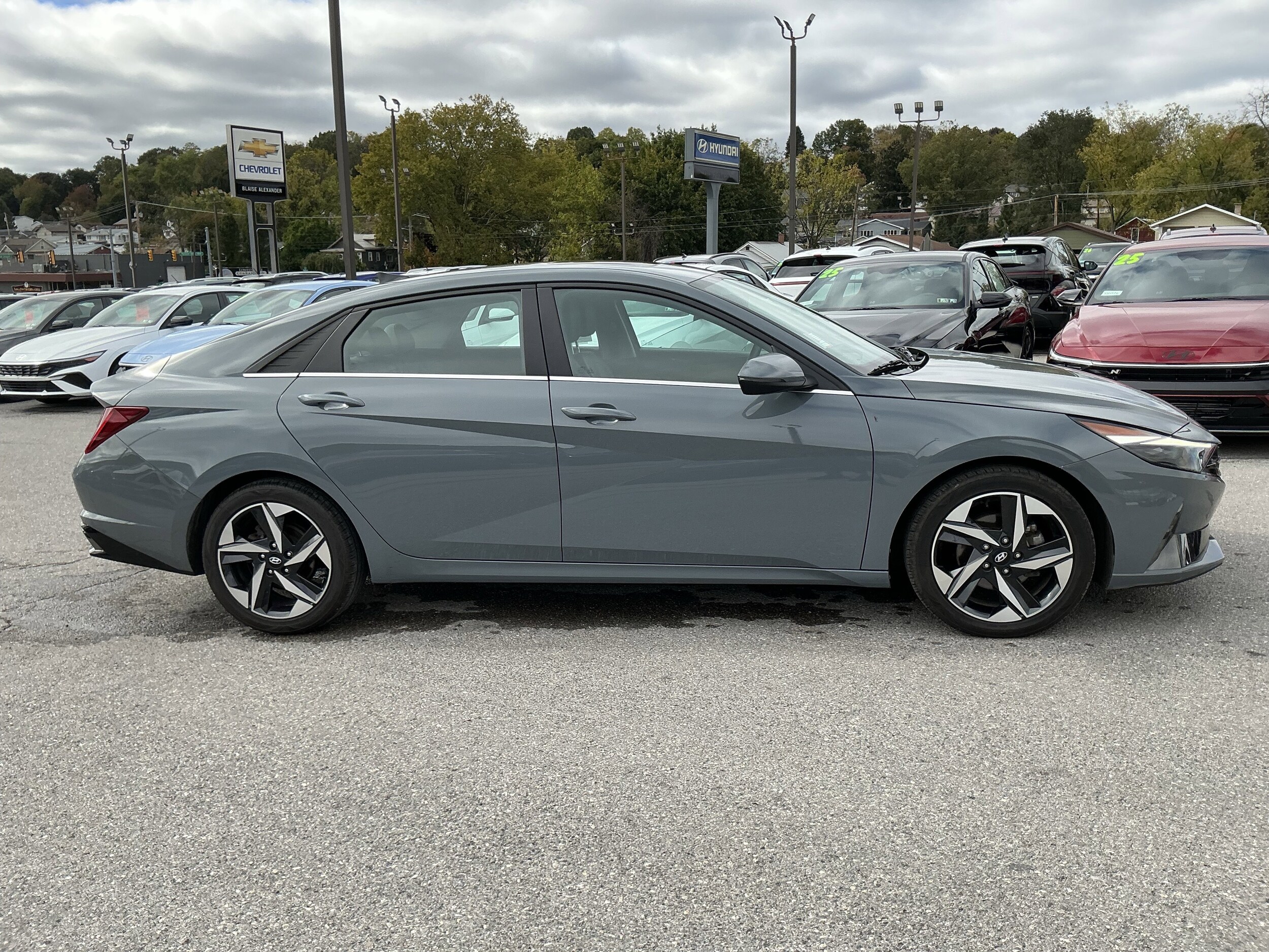 2021 Hyundai Elantra Limited photo 2