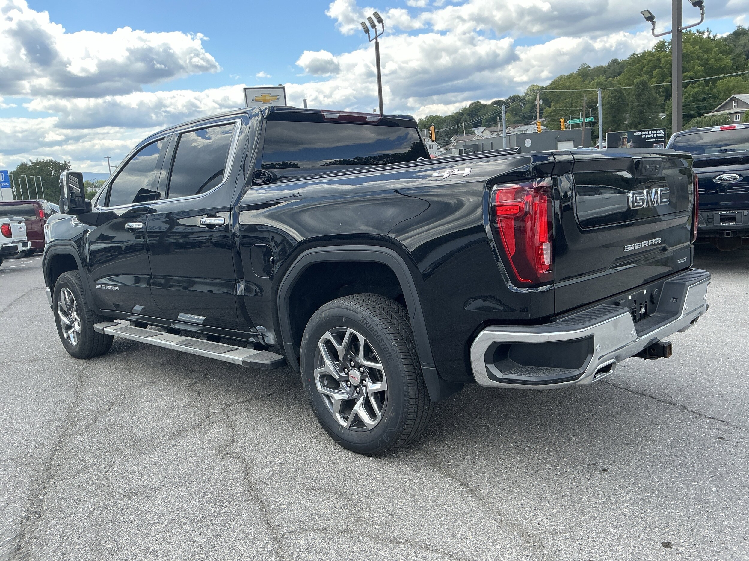 2024 Gmc Sierra 1500 SLT photo 4
