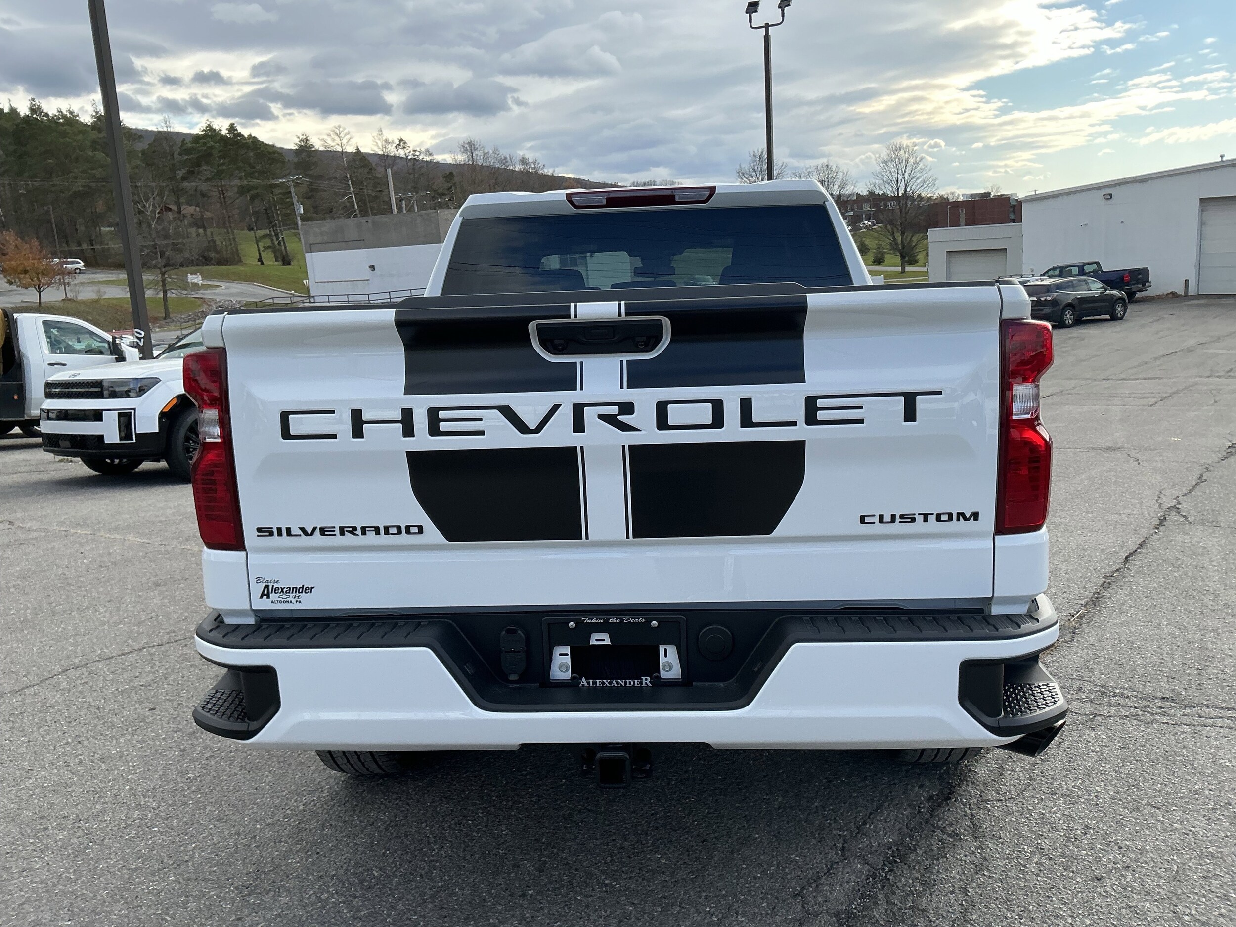 2026 Chevrolet Silverado 1500 Custom photo 4