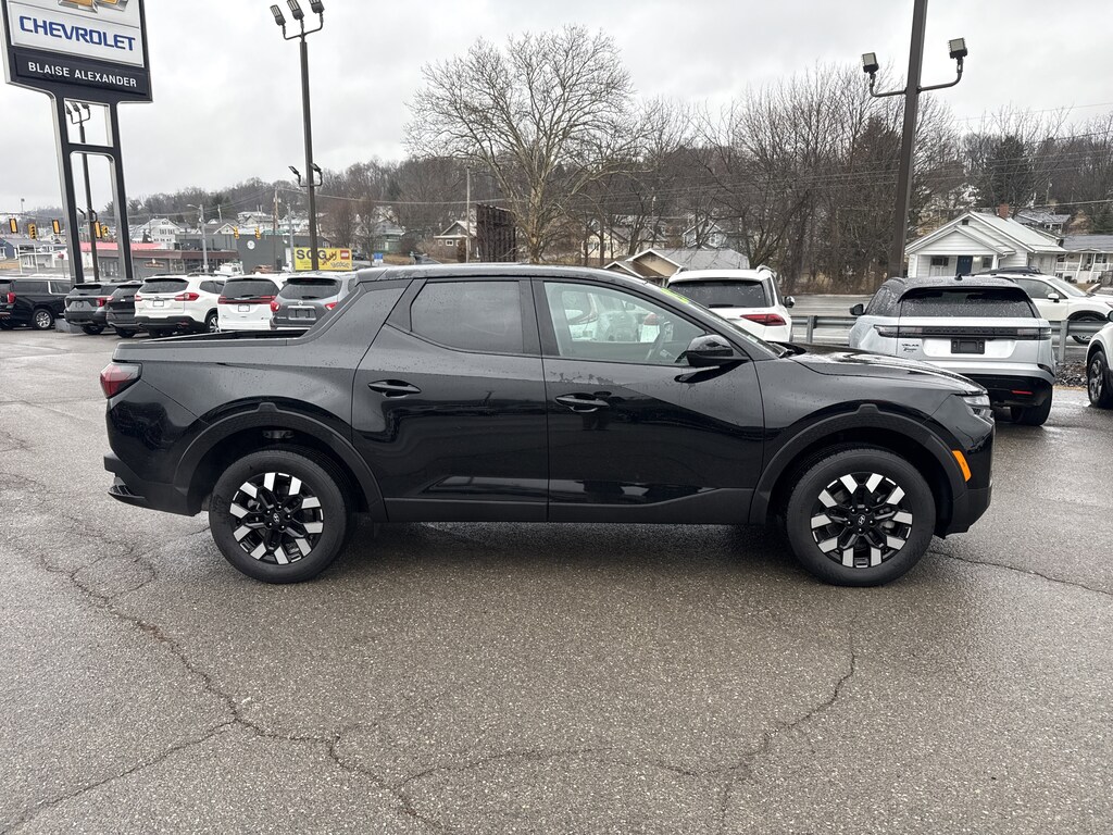 Used 2025 Hyundai Santa Cruz SE Truck Crew Cab
