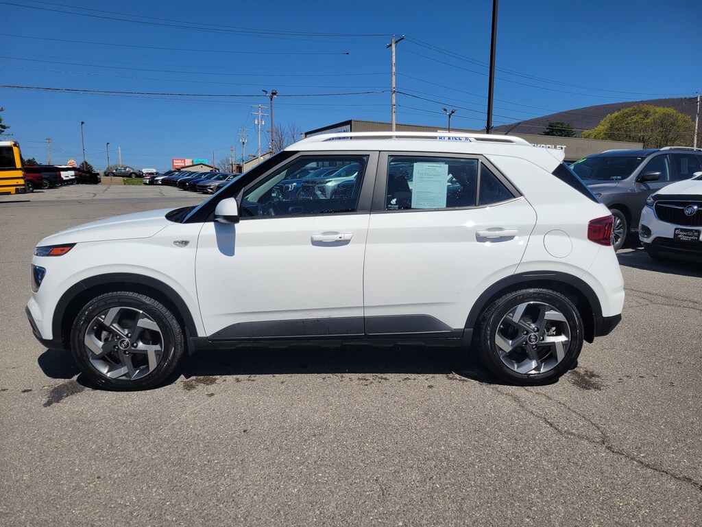 Used 2024 Hyundai Venue SEL SUV