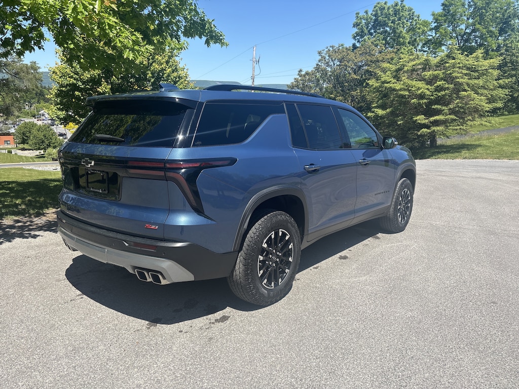 Used 2025 Chevrolet Traverse Z71 SUV