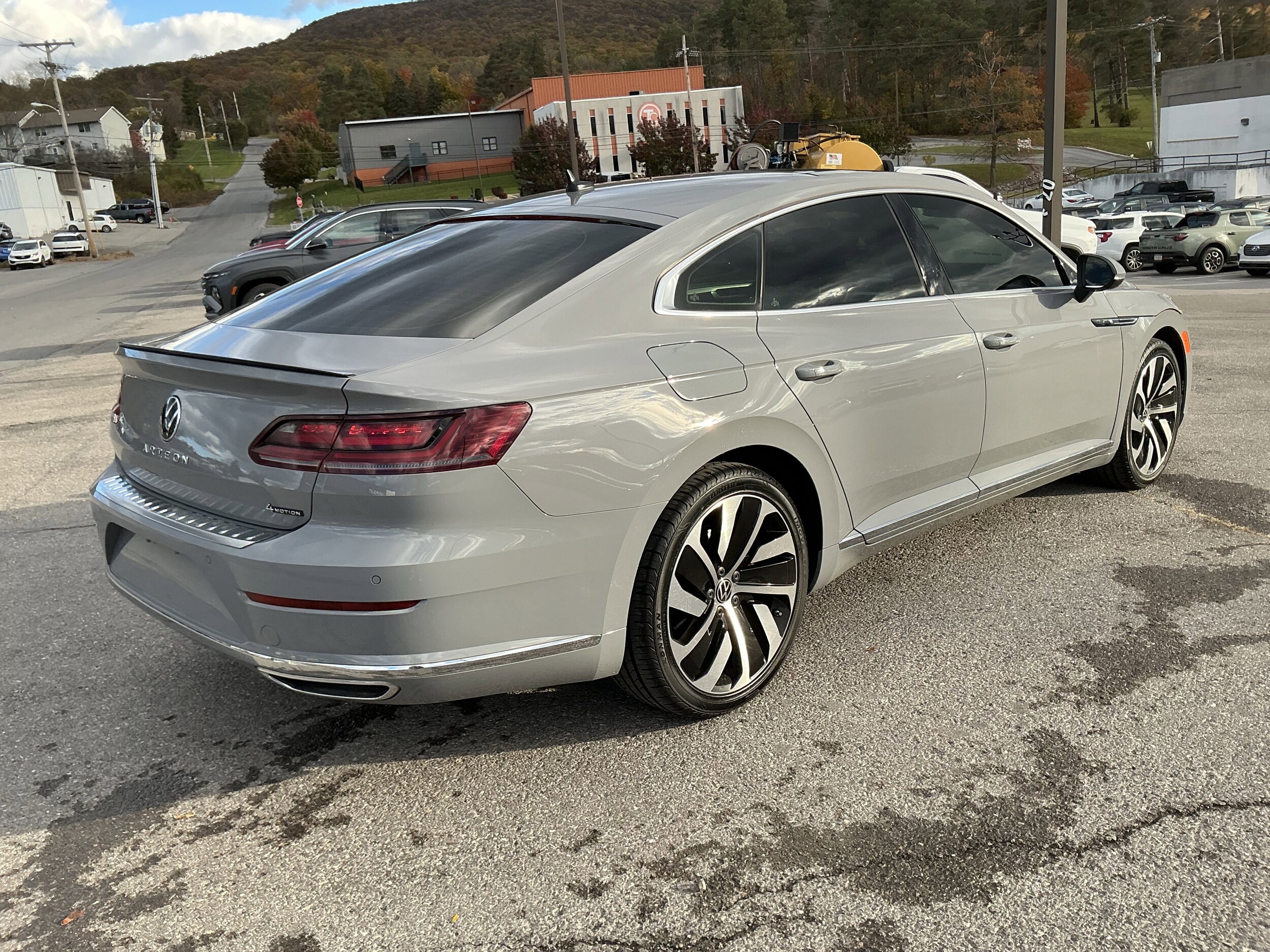 2022 Volkswagen Arteon SEL R-Line photo 2