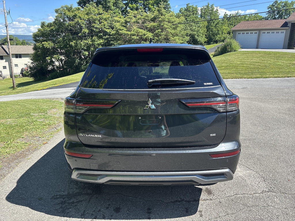 Used 2025 Mitsubishi Outlander SE SUV