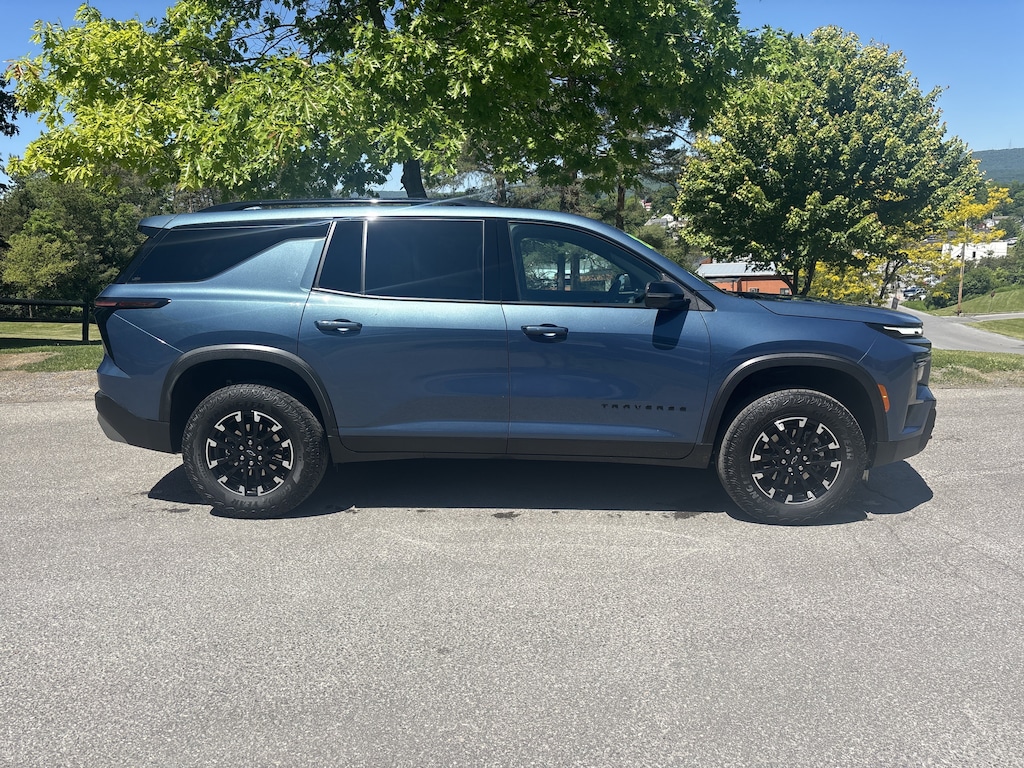 Used 2025 Chevrolet Traverse Z71 SUV