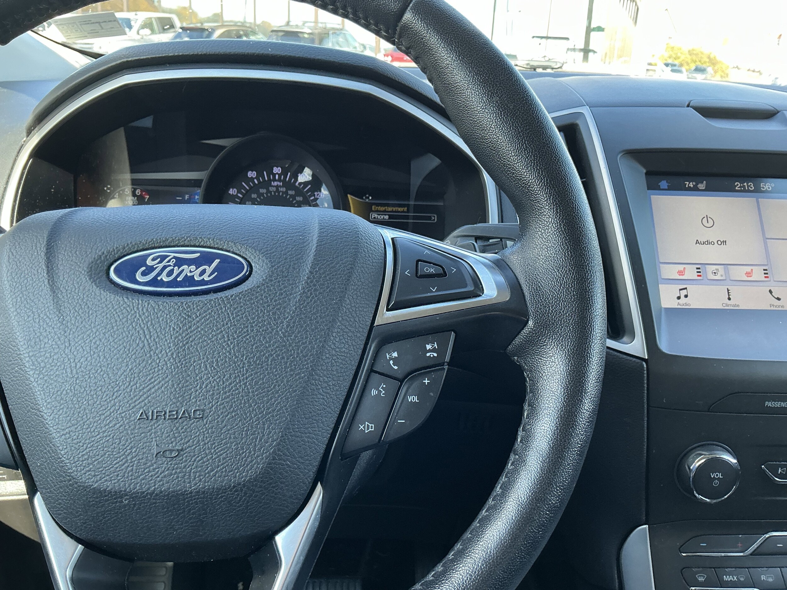 2019 Ford Edge SEL photo 4