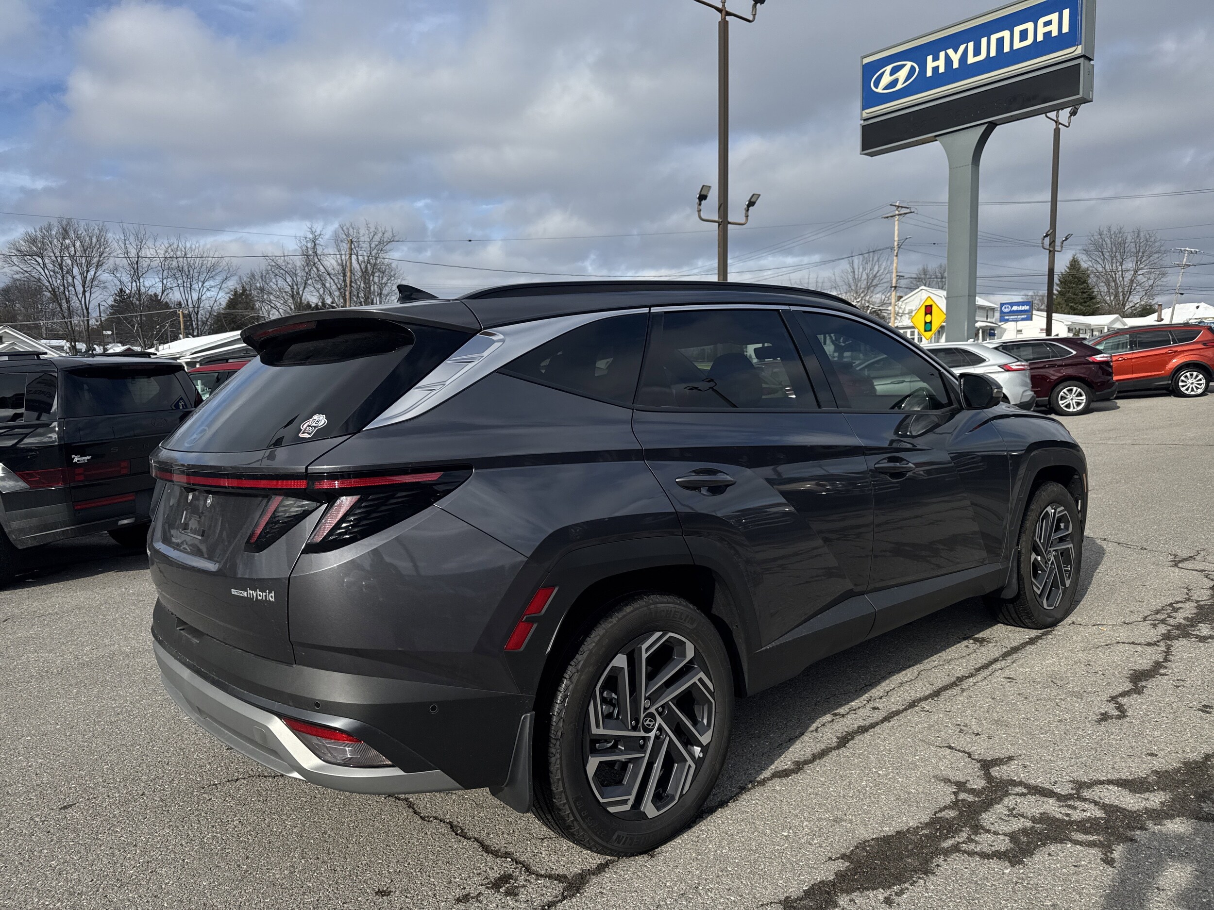 2025 Hyundai Tucson Hybrid Limited photo 2