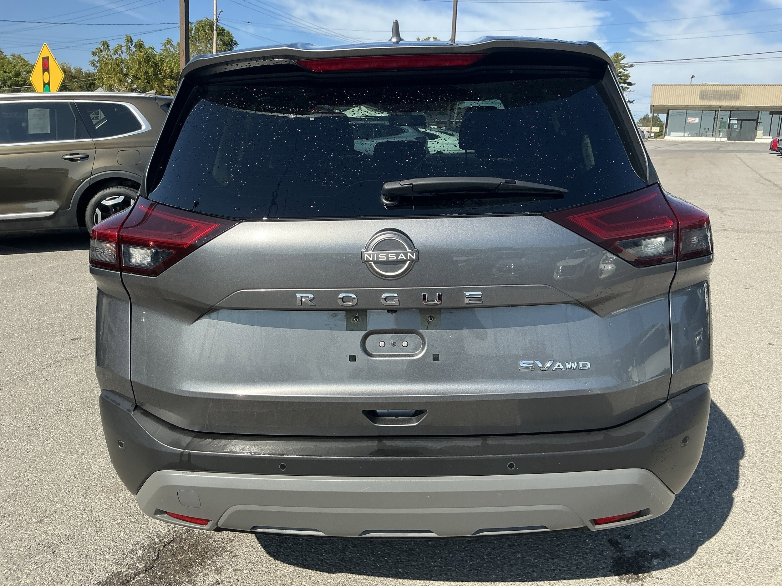 2023 Nissan Rogue SV photo 3