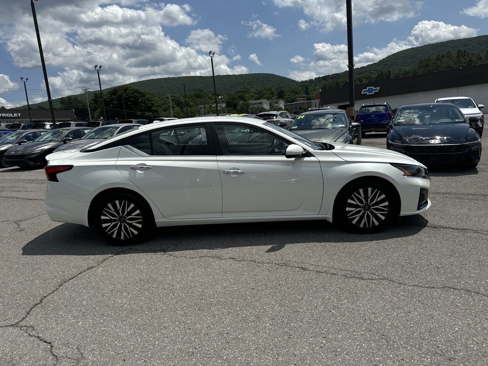 Used 2023 Nissan Altima SV with VIN 1N4BL4DVXPN337629 for sale in Altoona, PA