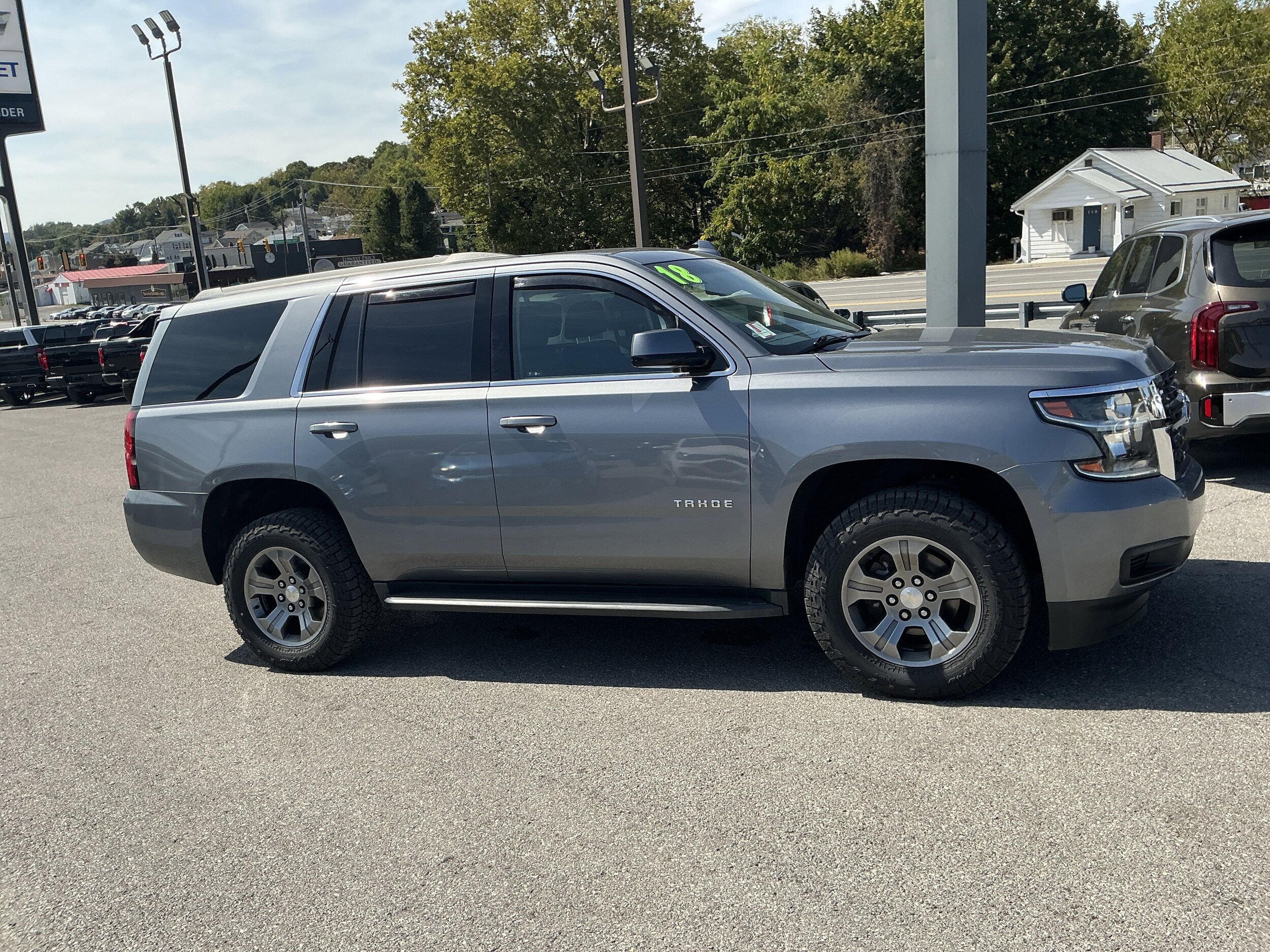 2018 Chevrolet Tahoe LS photo 2