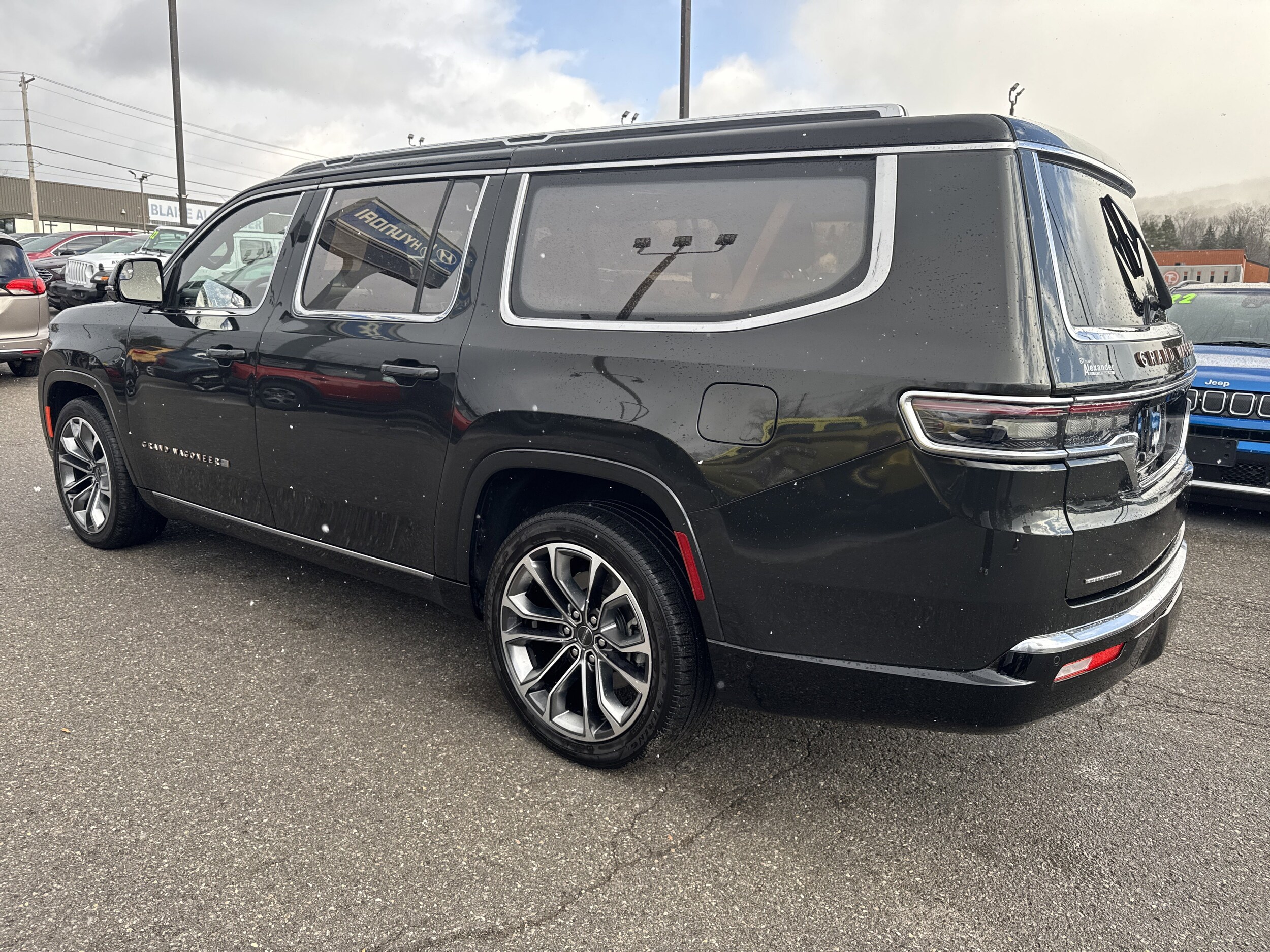 2023 Jeep Grand Wagoneer L III photo 3