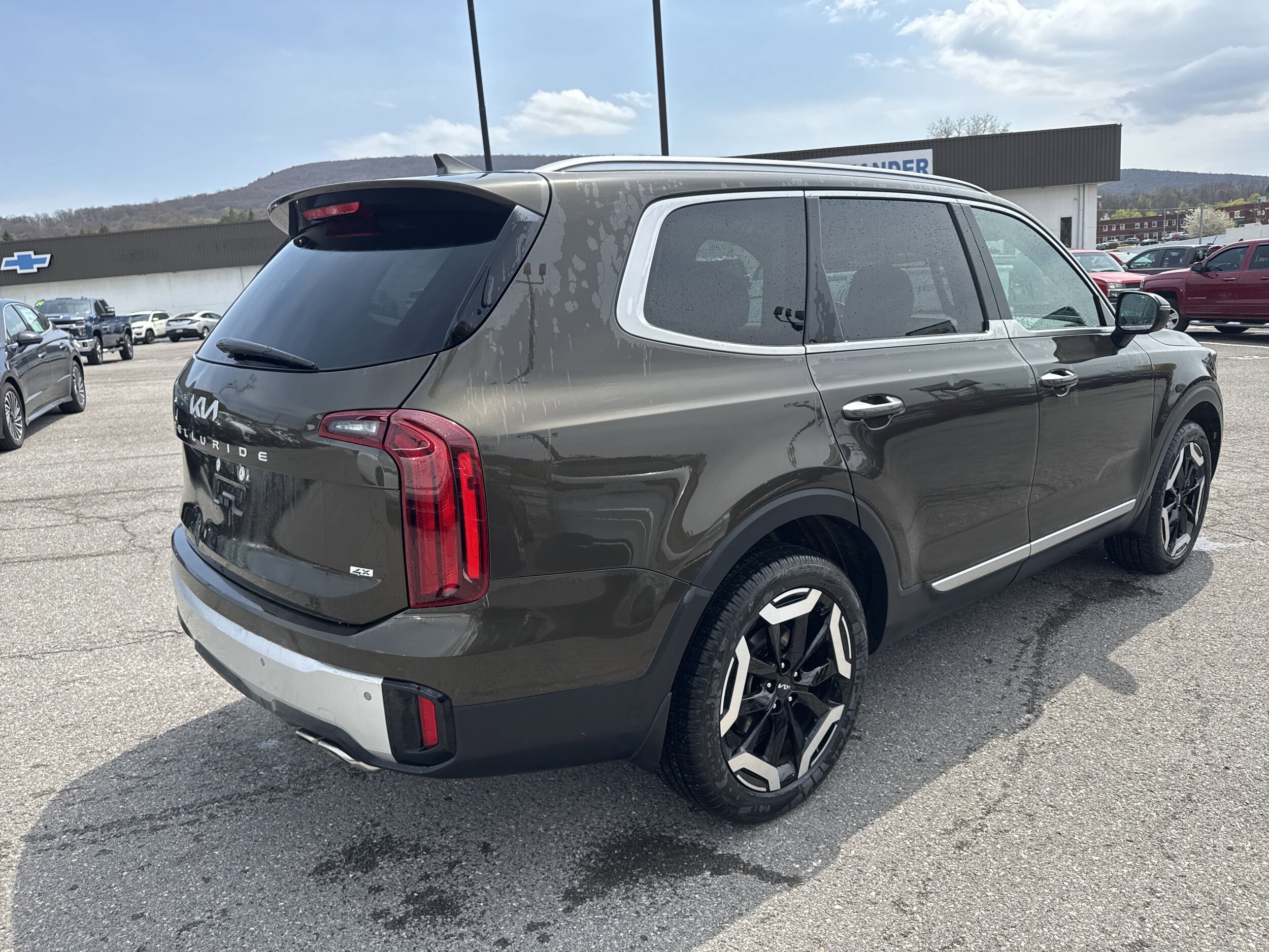 2024 Kia Telluride S photo 3