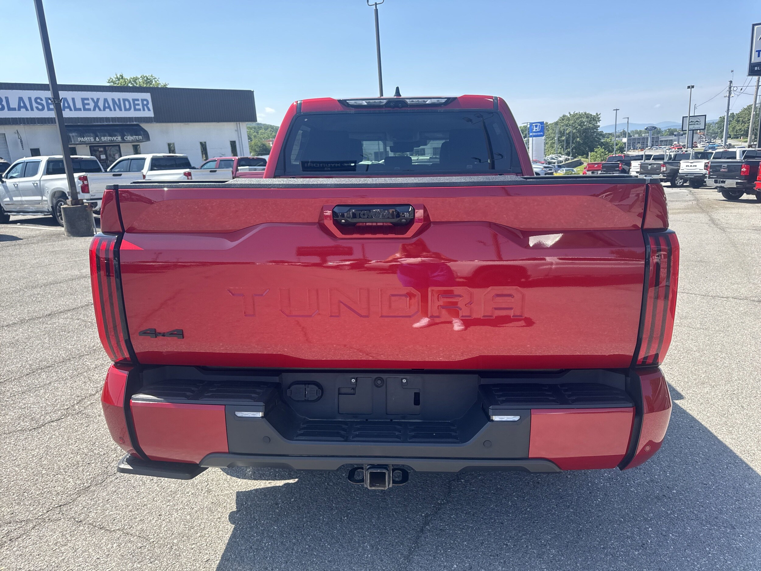 2023 Toyota Tundra SR5 CrewMax photo 4
