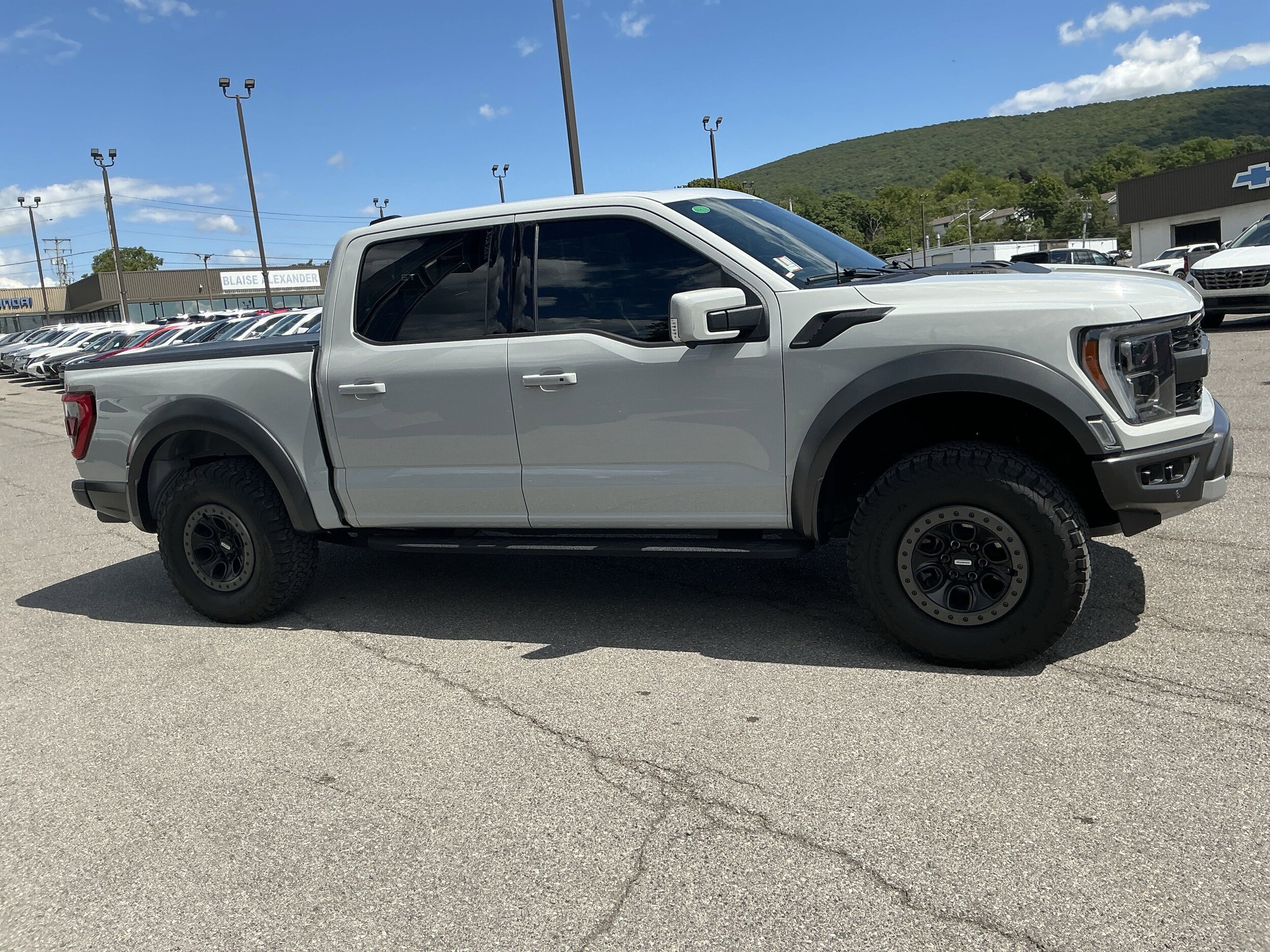 2023 Ford F-150 Raptor photo 2