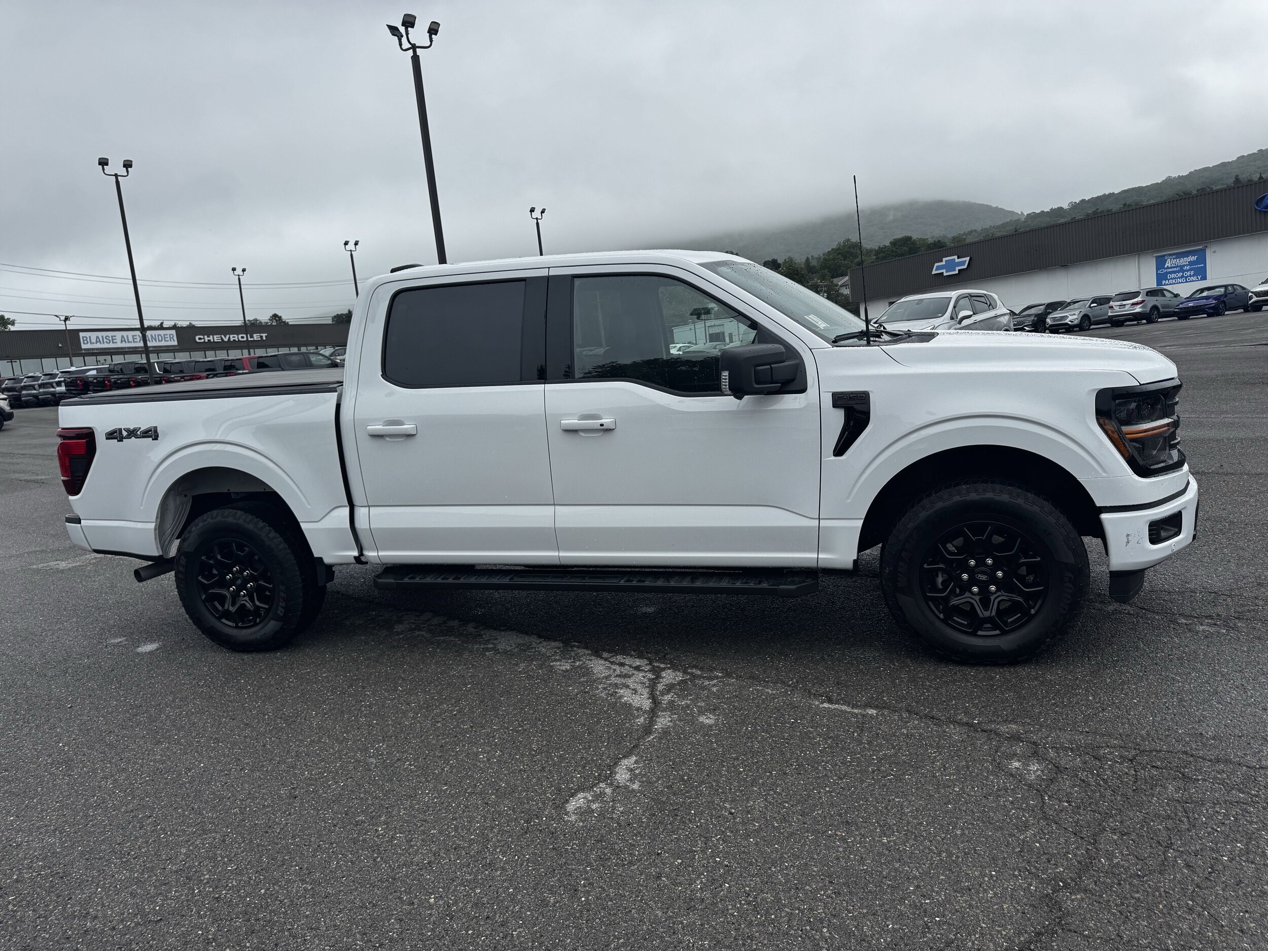 2024 Ford F-150 XLT photo 2