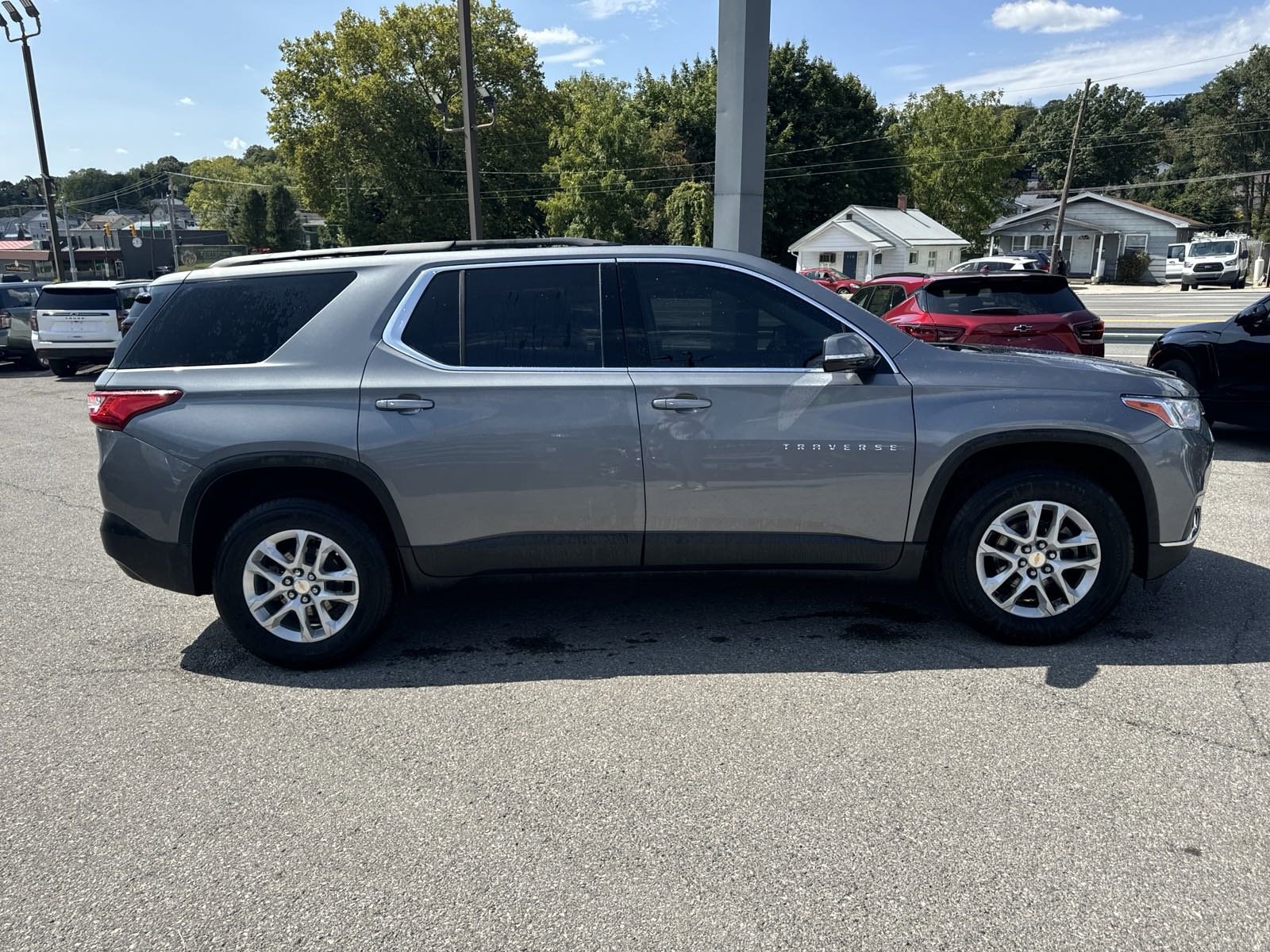 Used 2019 Chevrolet Traverse 1LT with VIN 1GNEVGKW9KJ161467 for sale in Altoona, PA