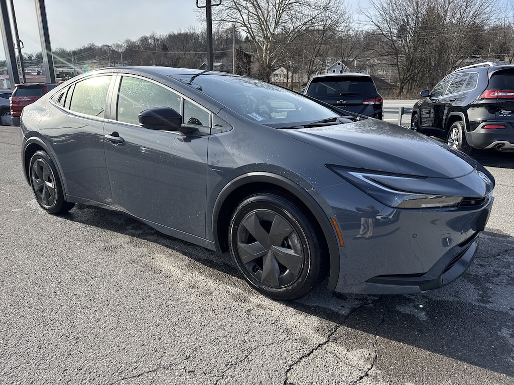 Used 2025 Toyota Prius LE Hatchback