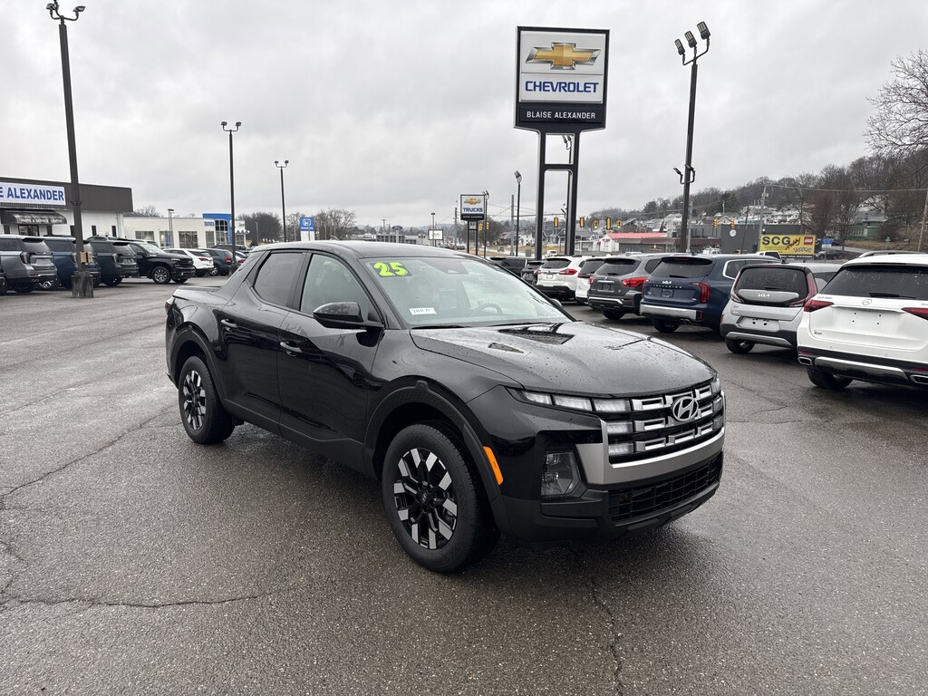 Used 2025 Hyundai Santa Cruz SE Truck Crew Cab