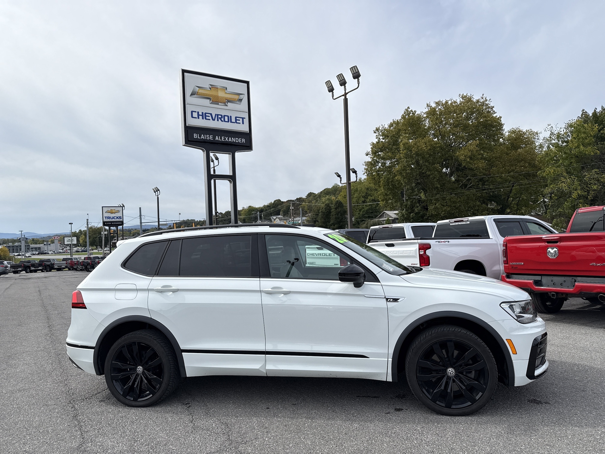 Used 2020 Volkswagen Tiguan SE R-LINE BLACK with VIN 3VV2B7AX0LM112131 for sale in Altoona, PA