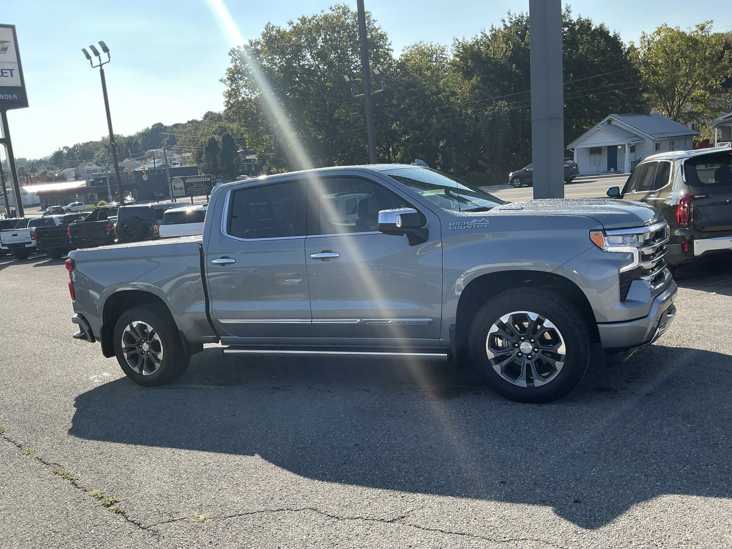 2025 Chevrolet Silverado 1500 High Country photo 2