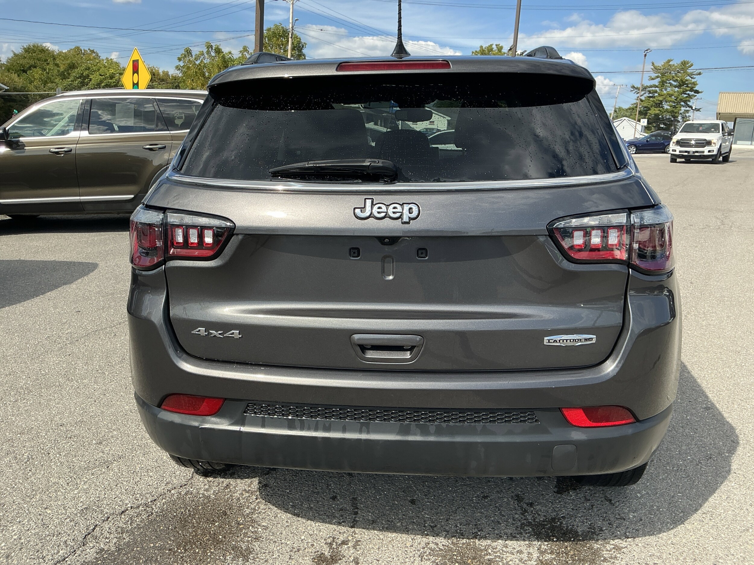 2022 Jeep Compass Latitude Lux photo 3